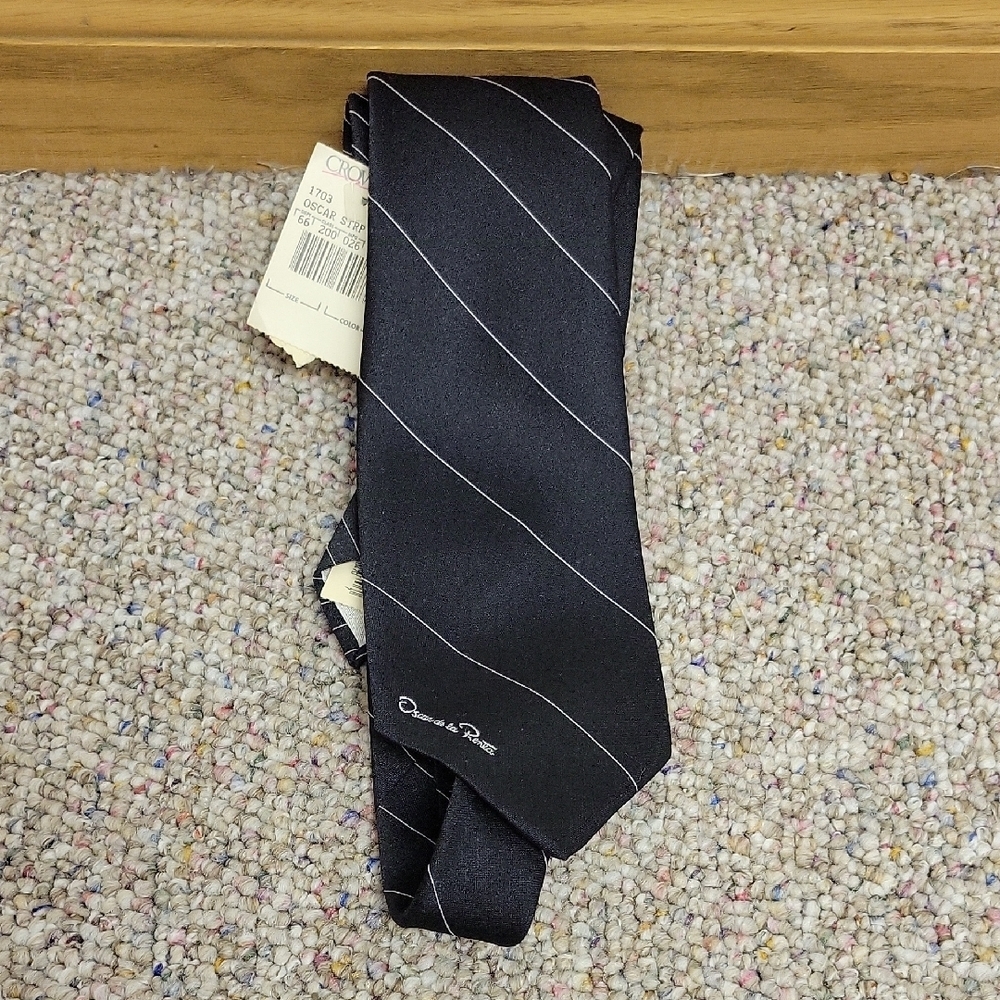 Oscar de la Renta Elegant Black Tie with White Stripes New Vintage Office Academ